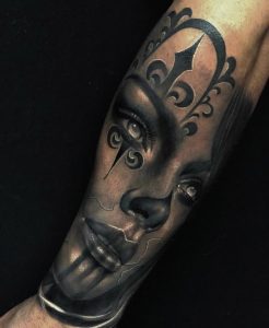 London tattoo black and grey